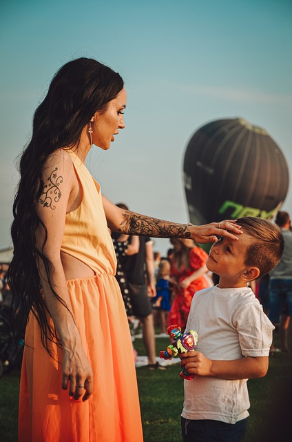 下蹲式发球 下蹲式发球